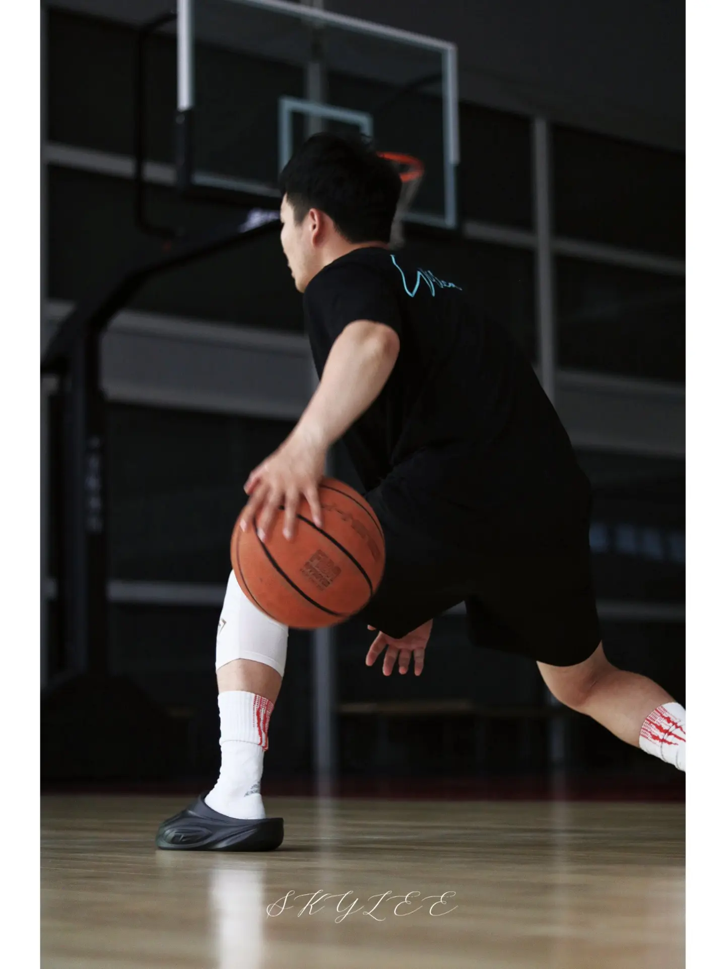运动男孩的夏天怎能少了黑武士拖鞋🤭